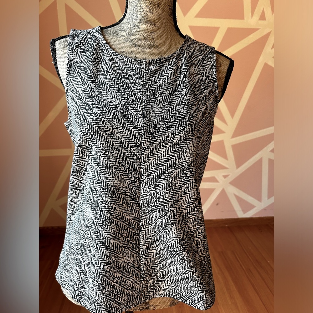 Banana Republic size small black & white tank - shell top